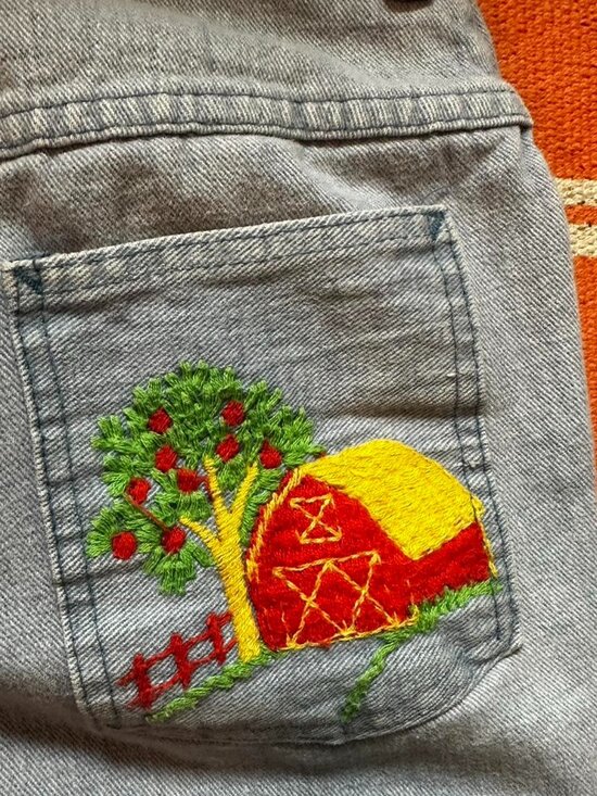 Vintage Denim - Vintage 70s bell bottoms with embroidered pockets